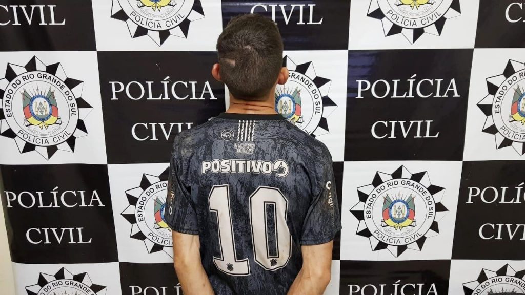Foragido Daniel Padão, preso em flagrante pela Draco de Erechim por porte ilegal de arma de fogo | Crédito: Draco Erechim/Imprensa