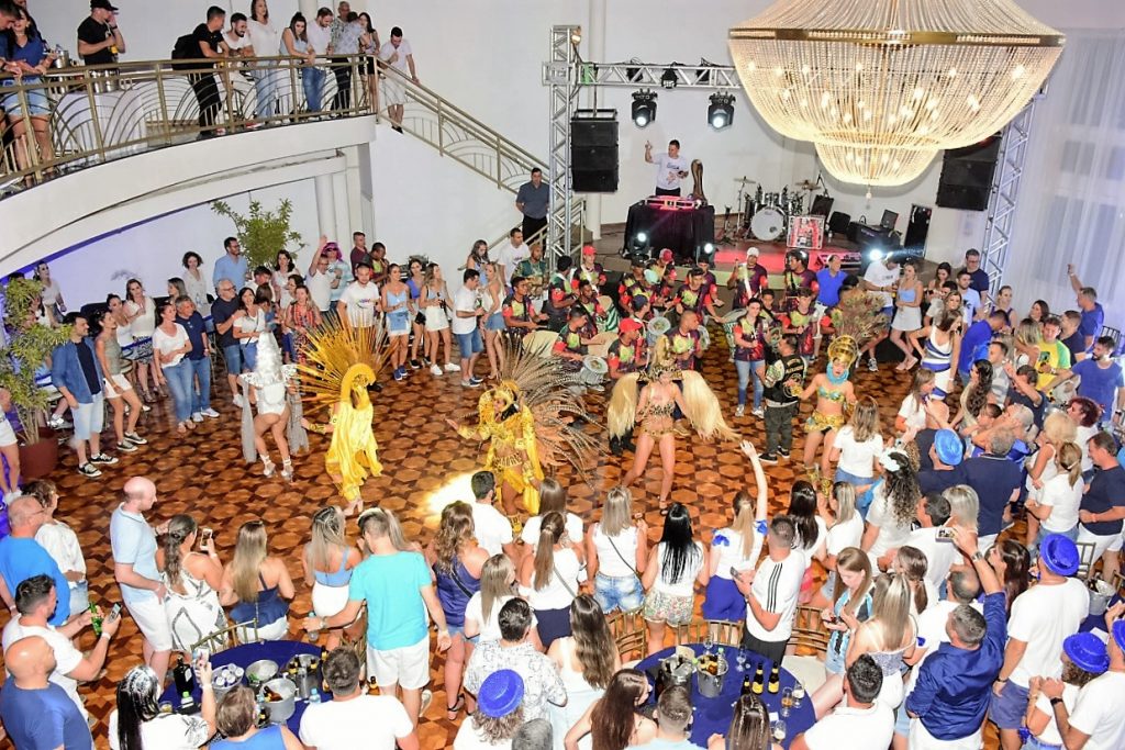 Escola de Samba Aliança, de Joaçaba (SC), animou os foliões do Azul e Branco | Crédito: Maria Lúcia Smaniotto
