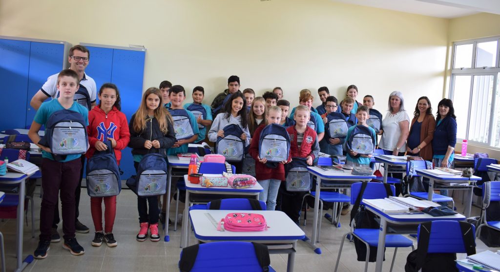 Estudantes de escolas públicas municipais de Gaurama receberam kits com materiais | Foto: Prefeitura de Gaurama/Imprensa