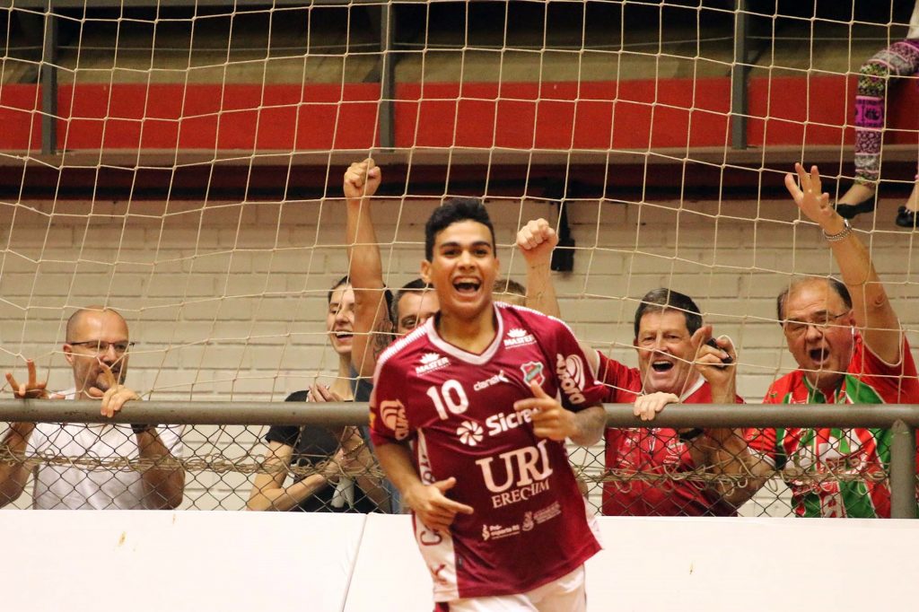 Cleber, destaque do jogo contra a Intellig | Foto: Edson Castro