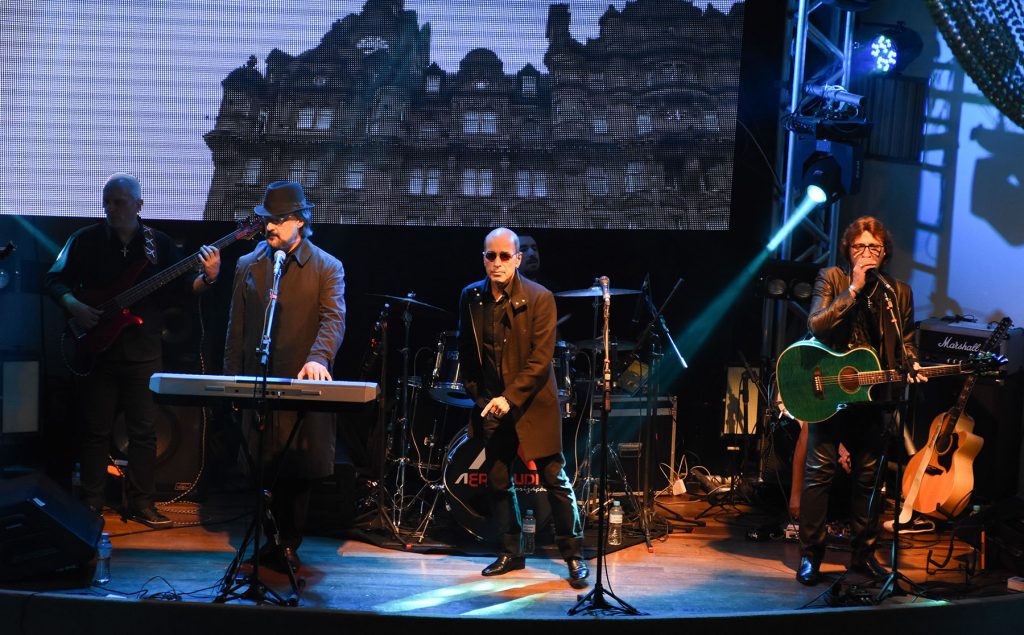 Banda Bee Gees Alive, durante a apresentação   |   Crédito: André Fotos