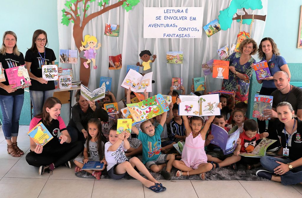 Smed de Erechim entregou agendas e materiais pedagógicos às escolas públicas de Educação Infantil e Ensino Fundamental | Foto: Smed/Imprensa
