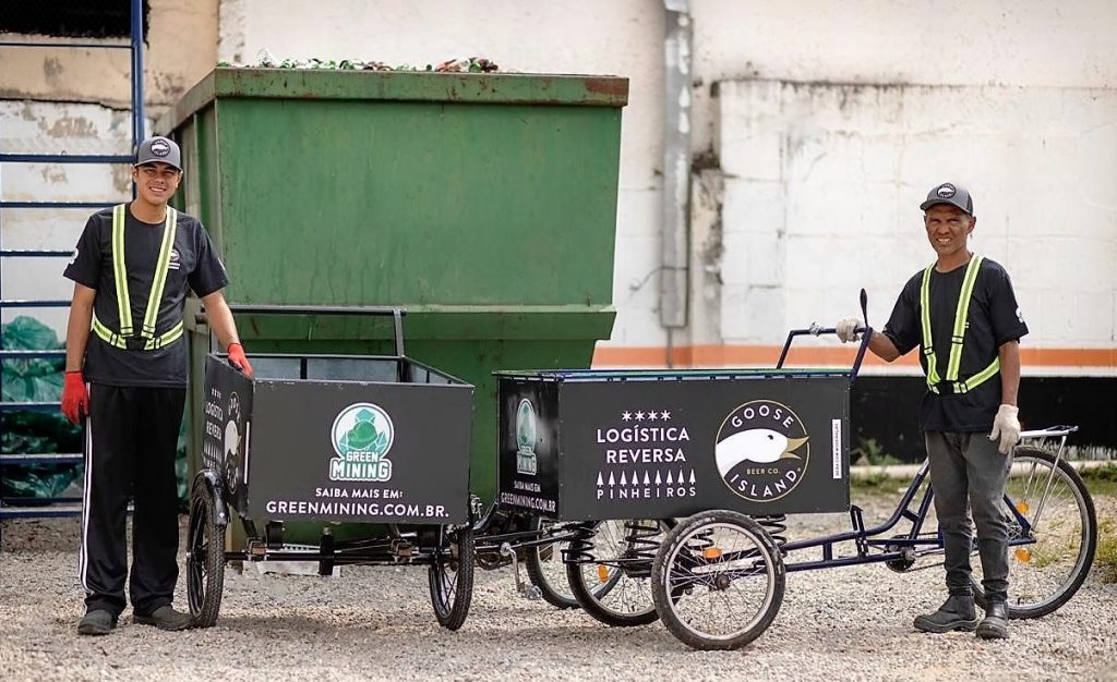 Em um mês, a iniciativa já resultou na coleta de 7,8 toneladas de garrafas, que serão recicladas   