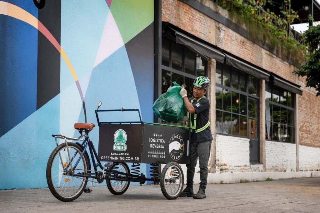 Cervejaria Goose Island aposta em logística reversa para incentivar o descarte correto de embalagens de vidro | Fotos: Goose Island/Imprensa