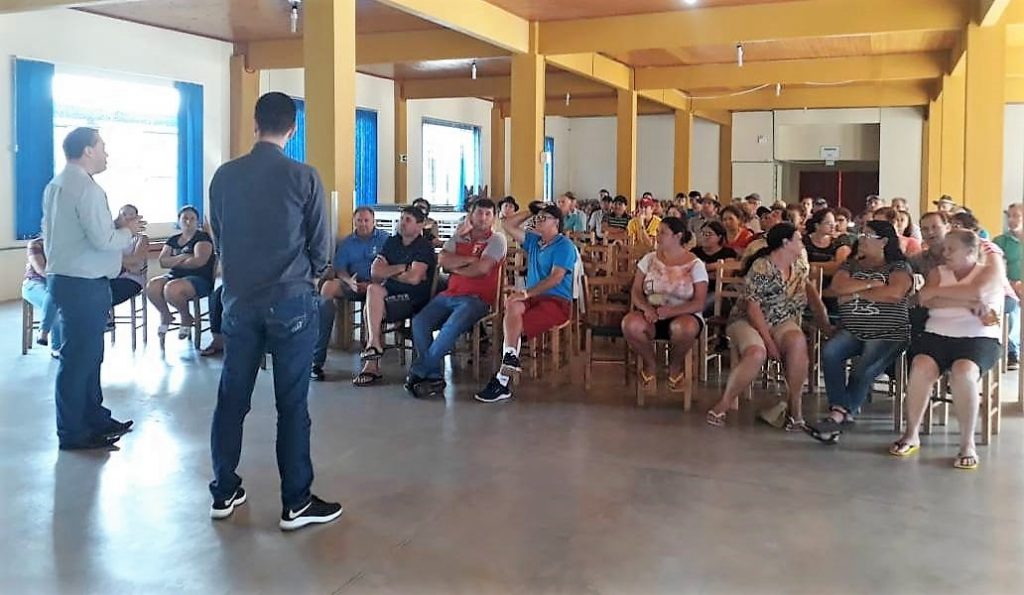 Reunião teve a participação de 140 famílias    |     Foto: Prefeitura Barra do Rio Azul/Imprensa