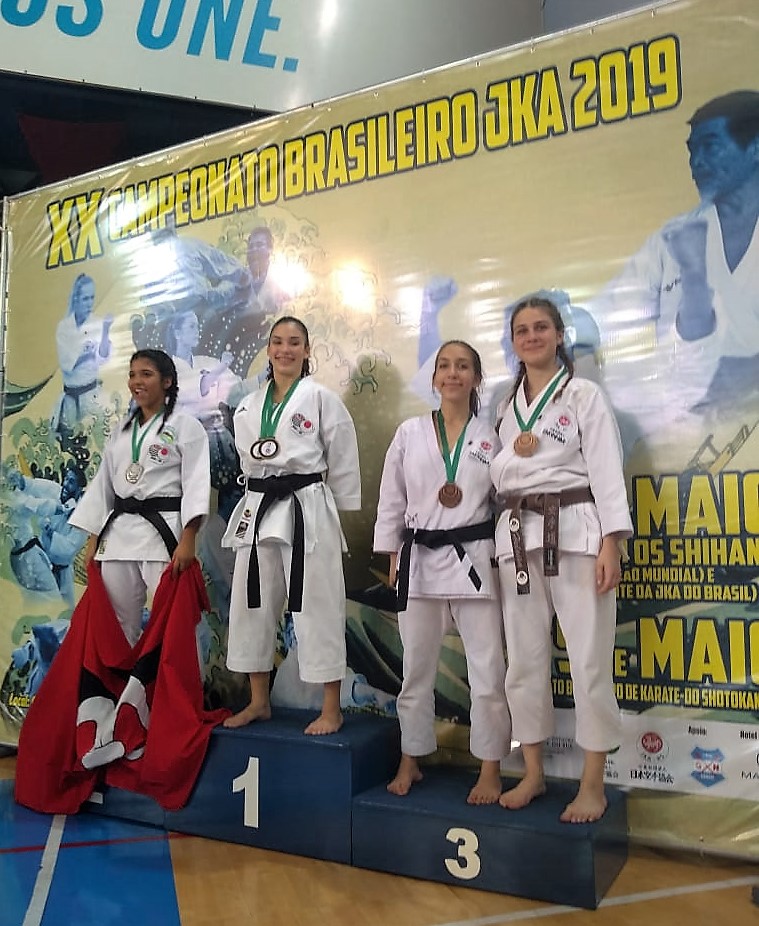 A atleta Heloísa, que conquistou o bronzeo bronze no Kumitê Individual, categoria juvenil, e a convocação para o Panamericano em Bogotá | Foto: Acervo Cristiane