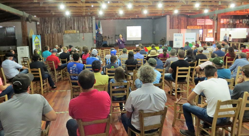 Encontro sobre atividade leiteira reuniu mais de 150 pessoas em São Valentim | Foto: Terezinha Vilk/Emater/RS-Ascar
