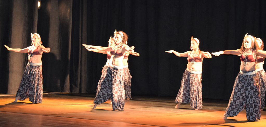 Uma das coreografias apresentadas na abertura do Festival de Dança de Erechim | Fotos: Prefeitura de Erechim/Ascom
