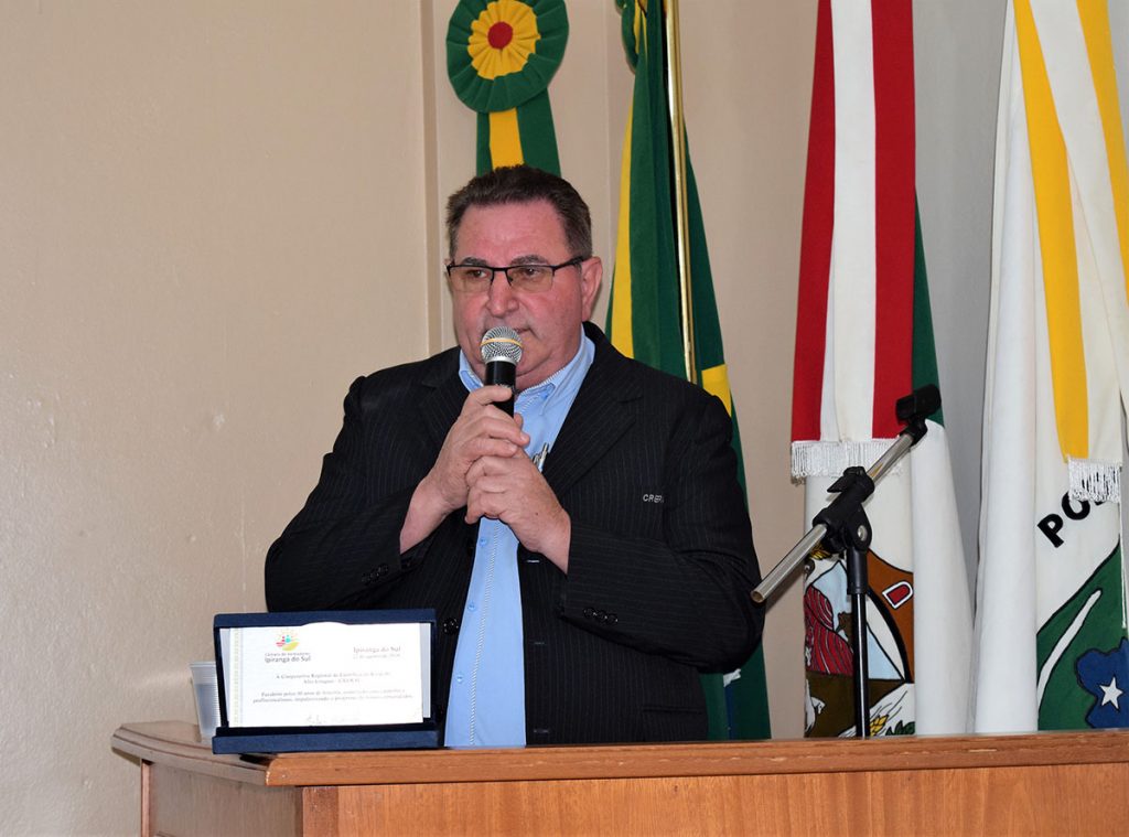Em seu discurso, o vice-presidente da Creral, Umberto Toazza, destacou a história da cooperativa e agradeceu a homenagem | Fotos: Creral/Imprensa