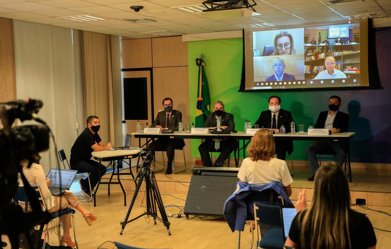 Entrevista coletiva na sede do MEC, em Brasília. Foto: Naiara Demarco