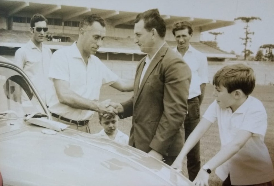 Equipe do Internacional posa para foto nas sociais do Colosso em 6 de setembro de 1970