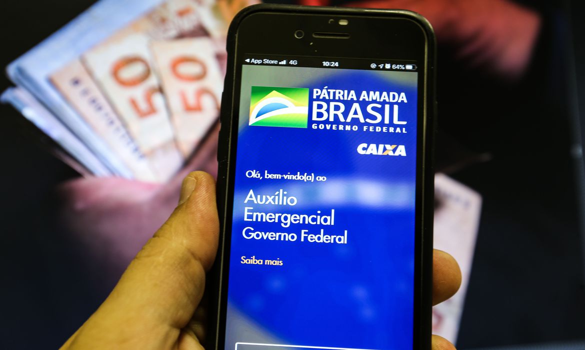 Pagamento será feito em quatro parcelas; benefício será de R$ 250 por família, com valores diferenciados para aquelas comandadas por mulheres que criam filhos sozinhas